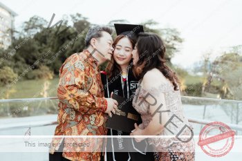 graduation_C_008